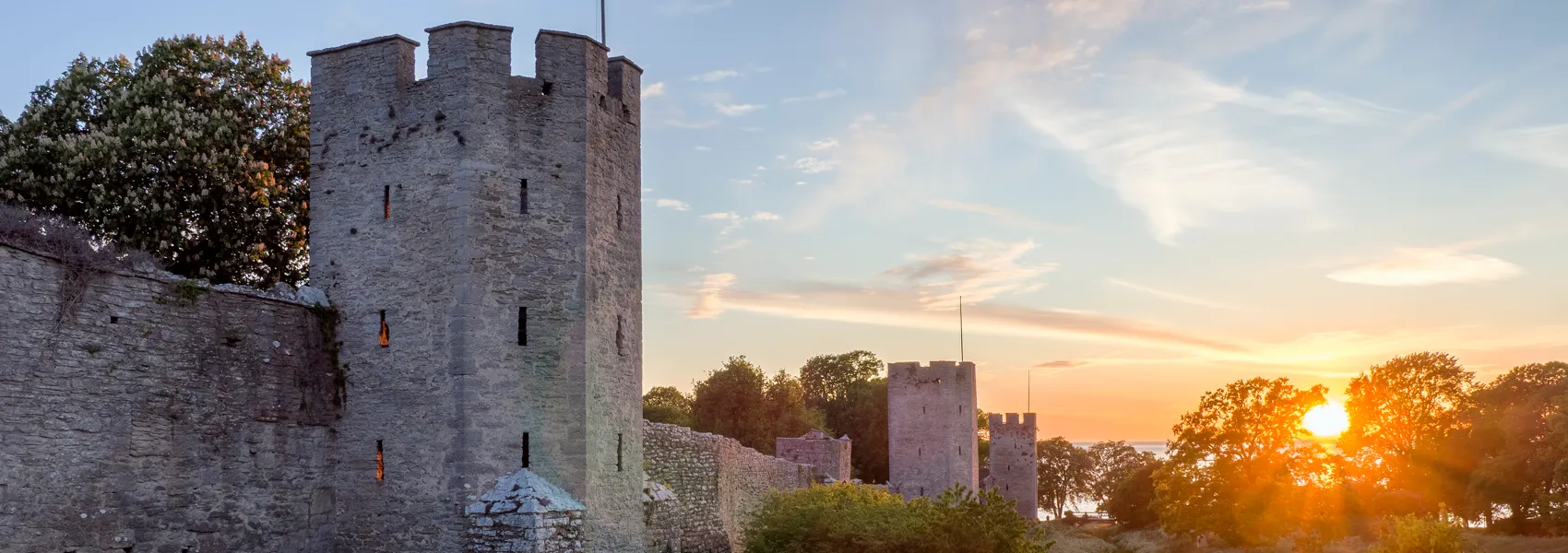 Solnedgång vid Visby ringmur.