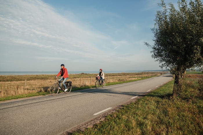 Två cyklister på Sydkustleden.