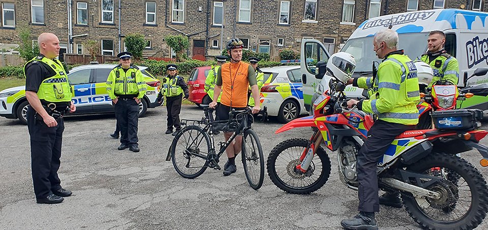 Briefing in Operation Close Pass. Police officers with and without uniforms.